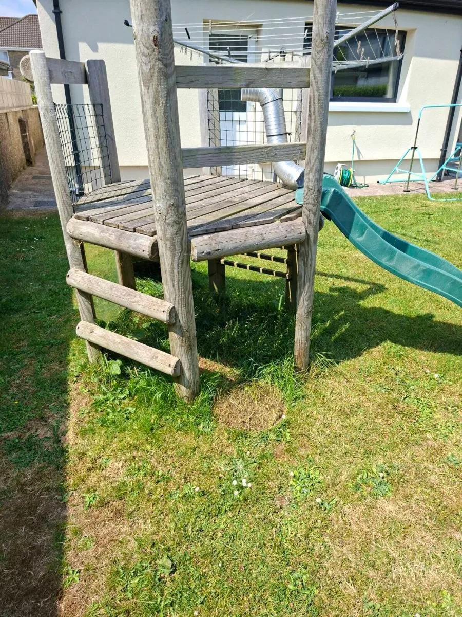 Wooden treehouse - Image 2