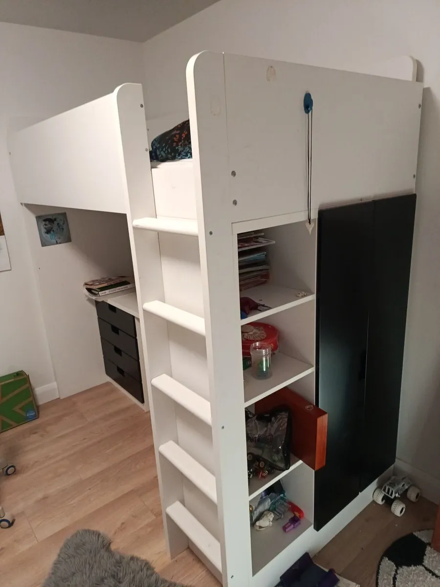Bed - Image 1