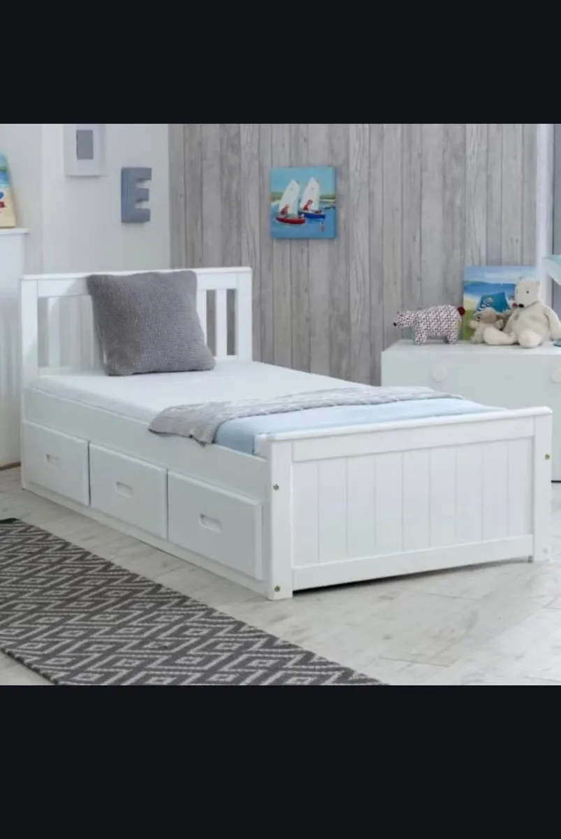 Bed - Image 1