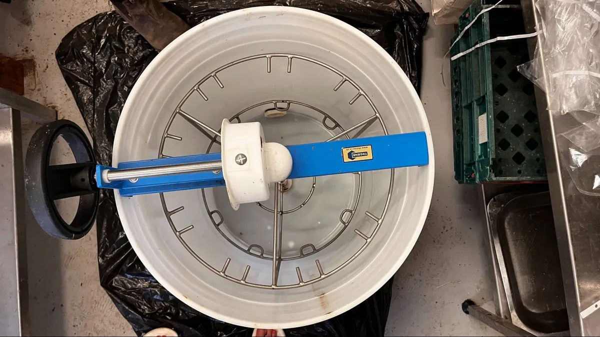 Honey extractor ( Manual) - Image 1
