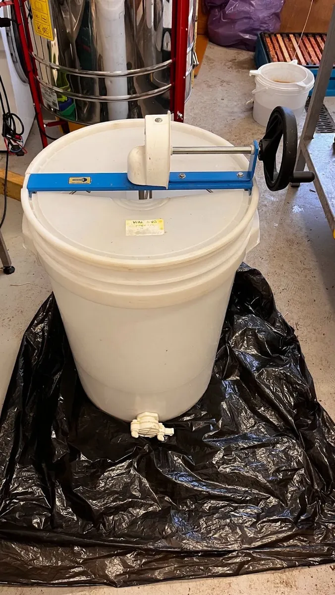 Honey extractor ( Manual) - Image 2