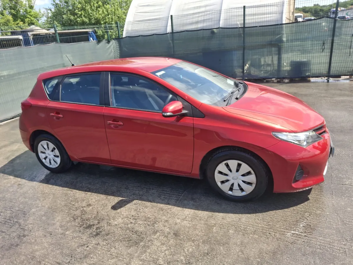 132 Toyota Auris  Very Light Damage - Image 1