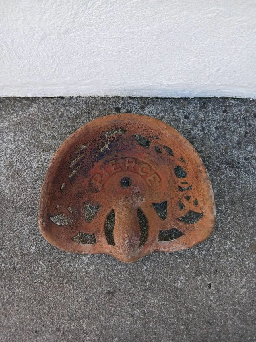 Pierce Cast iron Seat - Image 1