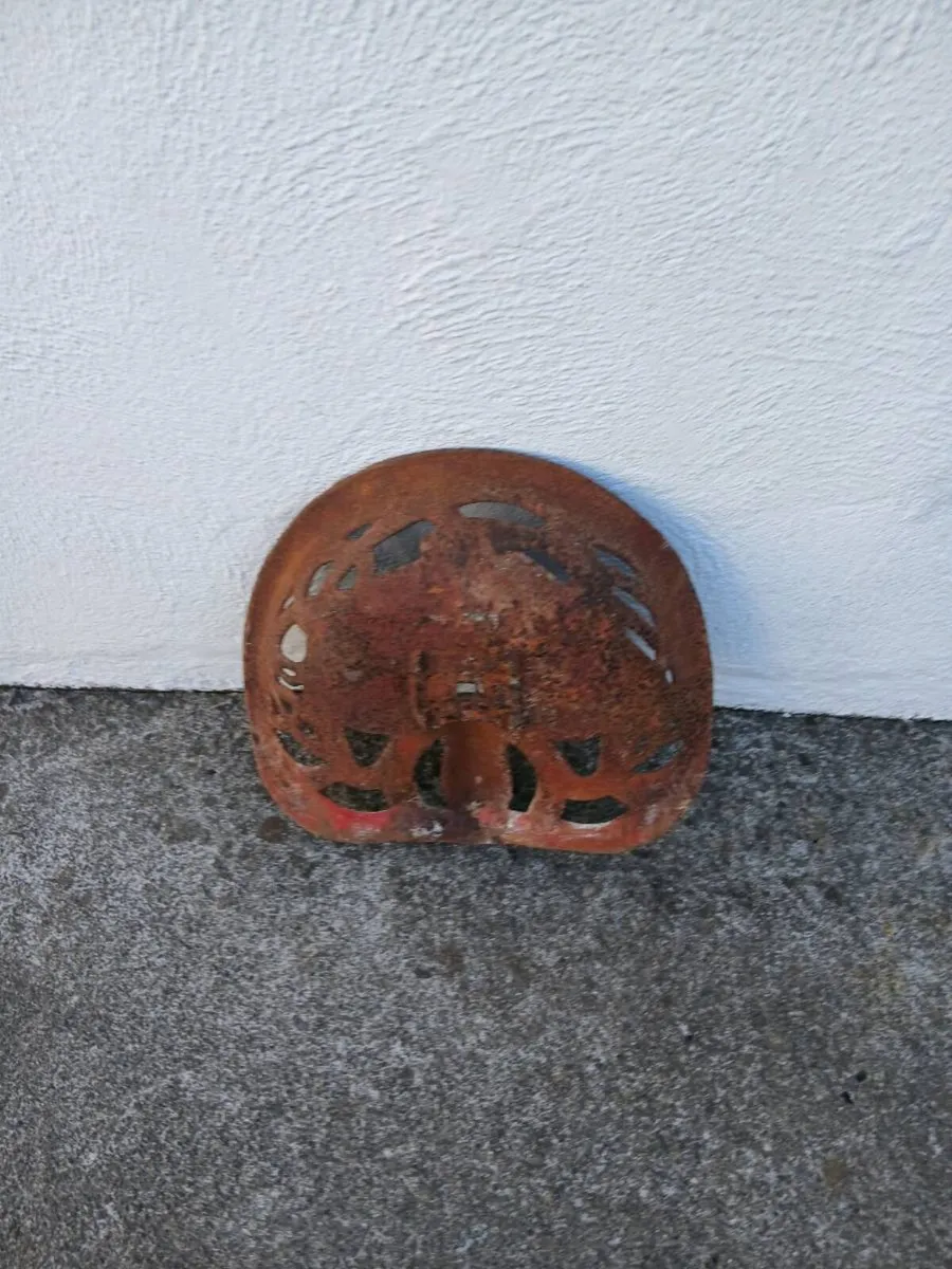 Pierce Cast iron Seat - Image 2