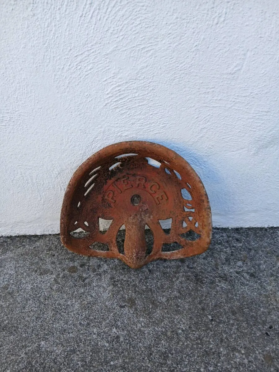 Pierce Cast iron Seat - Image 3