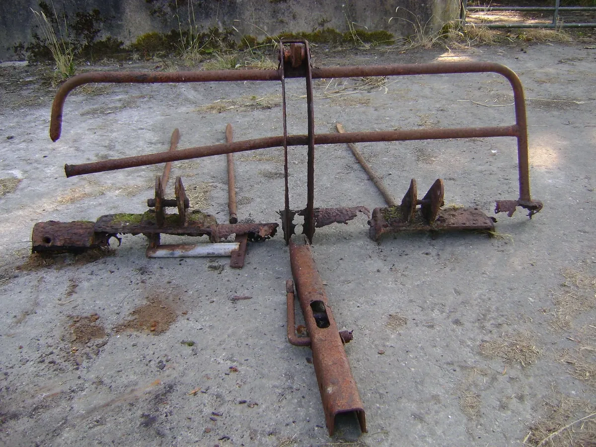 Looking  for this Yellow 9 Tine  Buckrake - Image 3