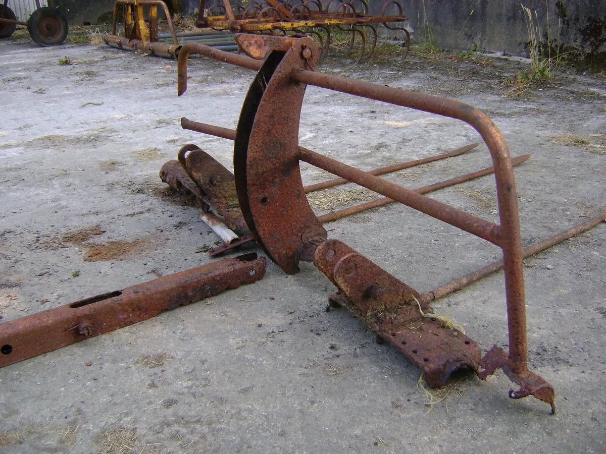Looking  for this Yellow 9 Tine  Buckrake - Image 1