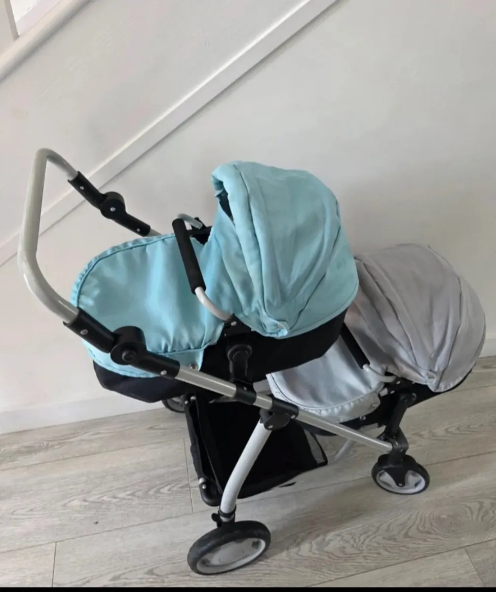 Double stroller with Generation doll - Image 2
