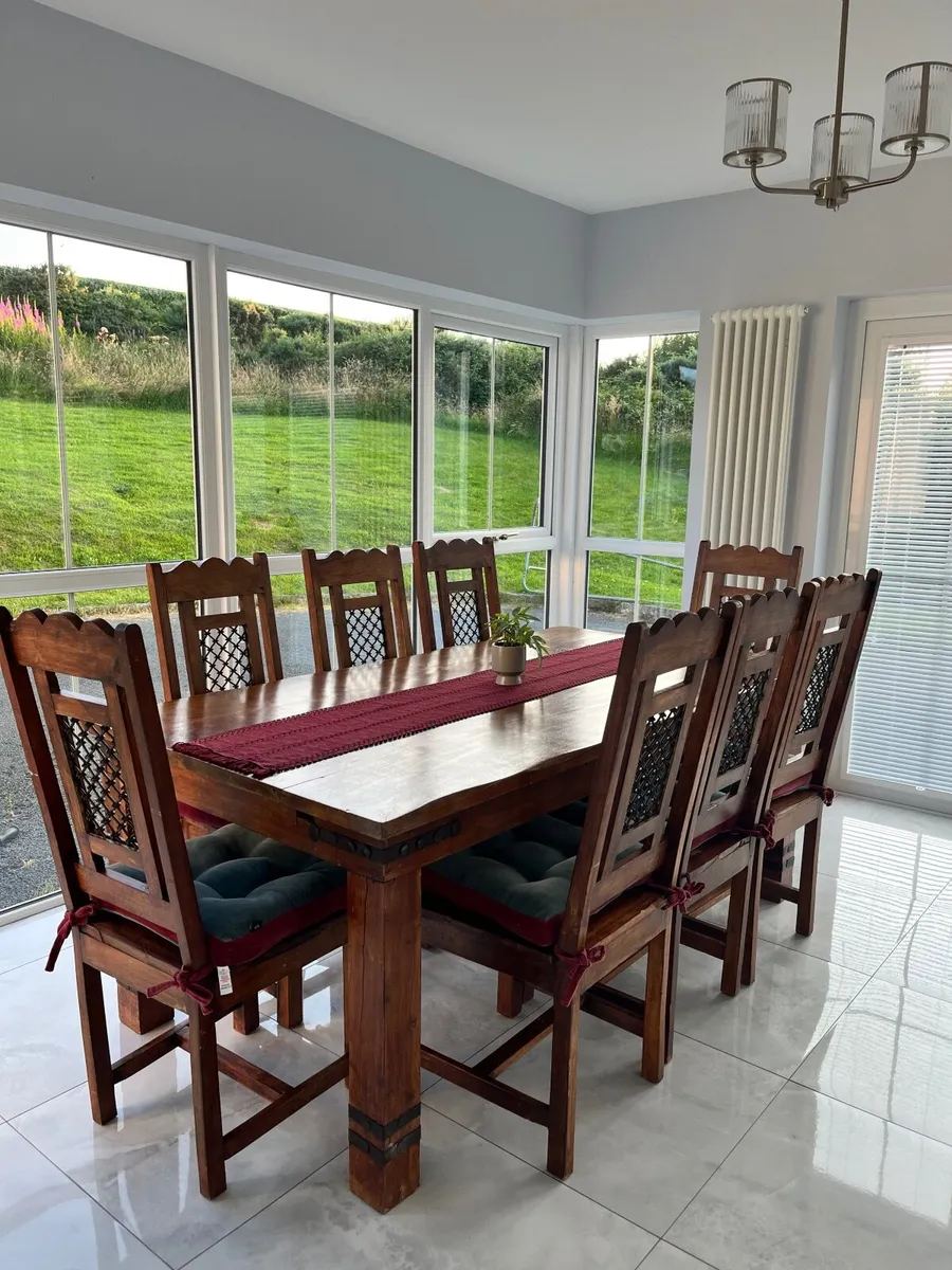 Dining table with 8 chairs - Image 1