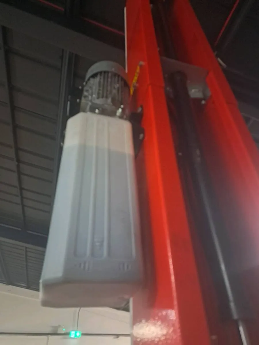 2 post car lift. Never used - Image 1