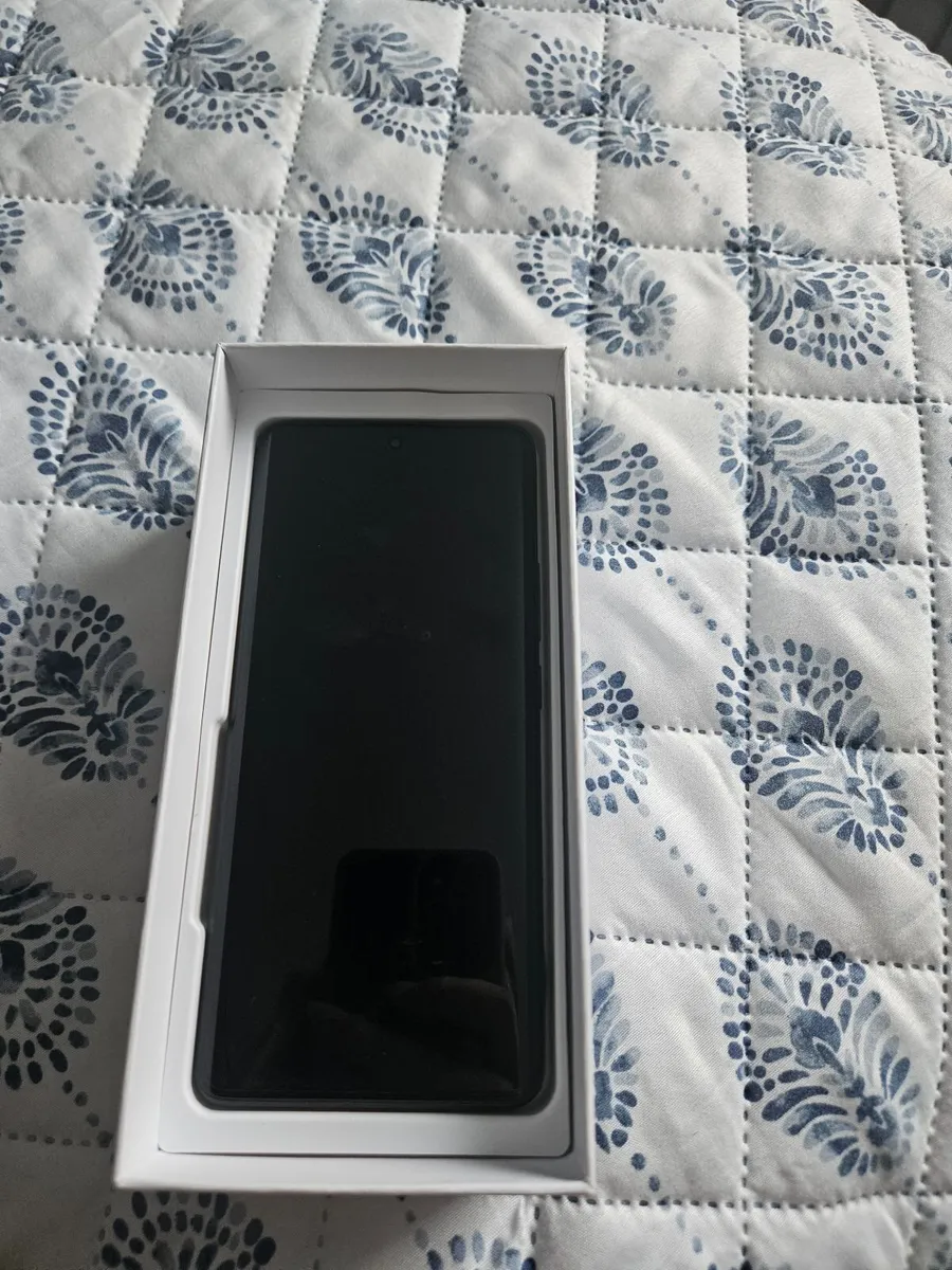 Mobile Phone - Image 4
