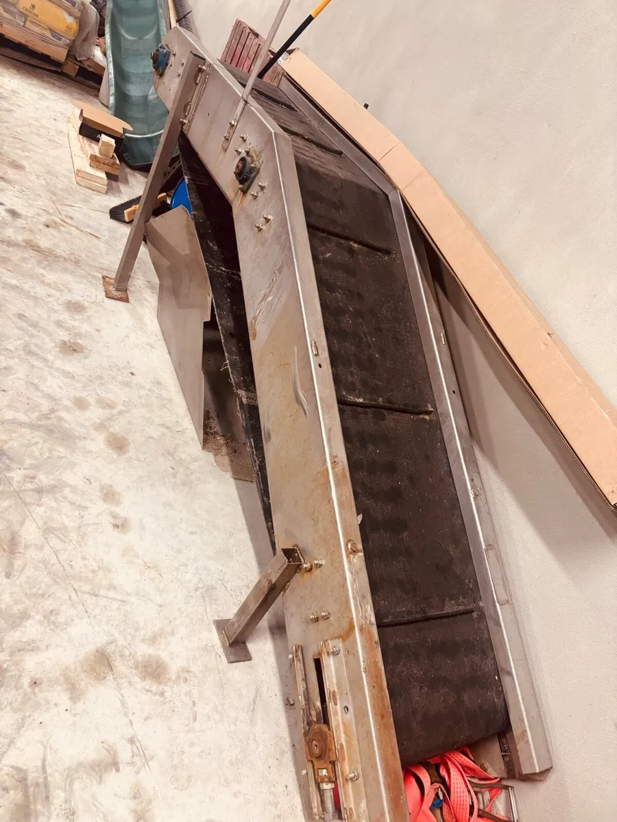 Hopper & Conveyor belt - Image 1