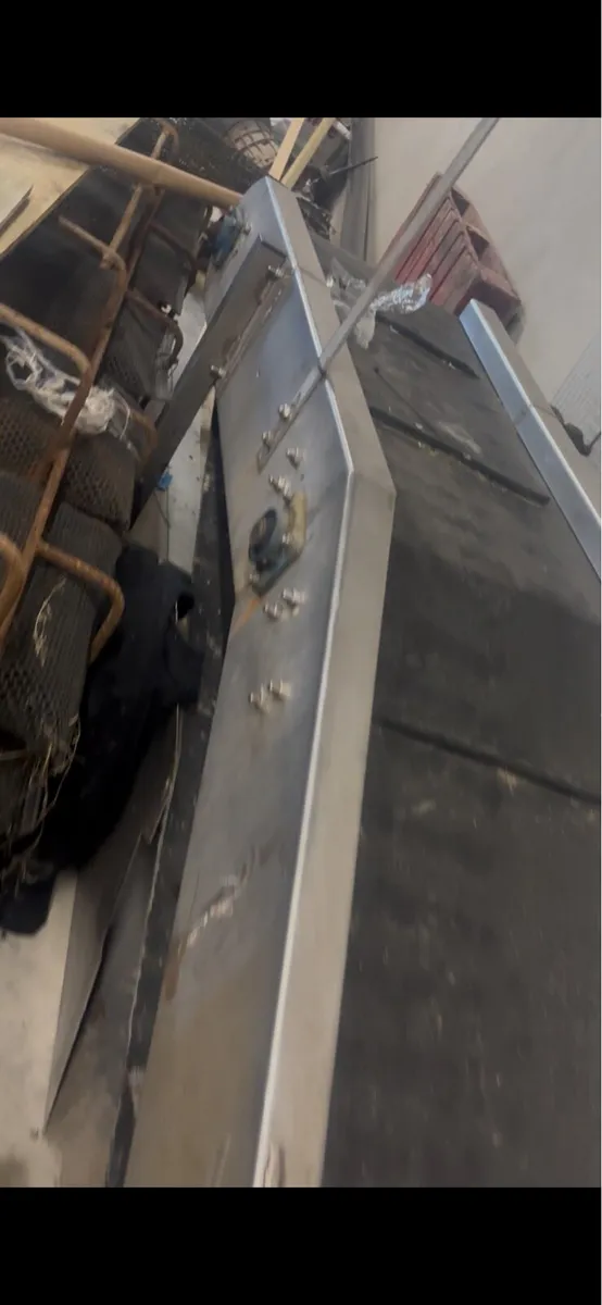 Hopper & Conveyor belt - Image 3
