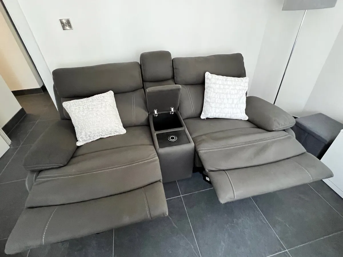 Electric recliner couch - Image 3