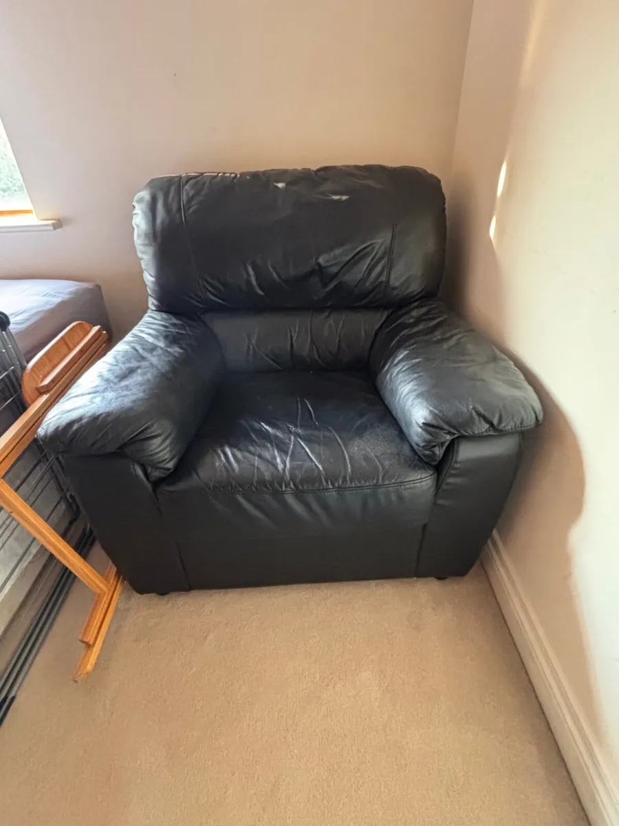 Large leather chair - Image 1