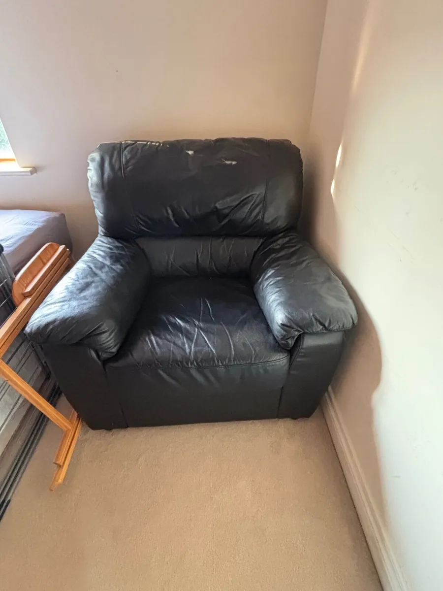 Large leather chair - Image 2