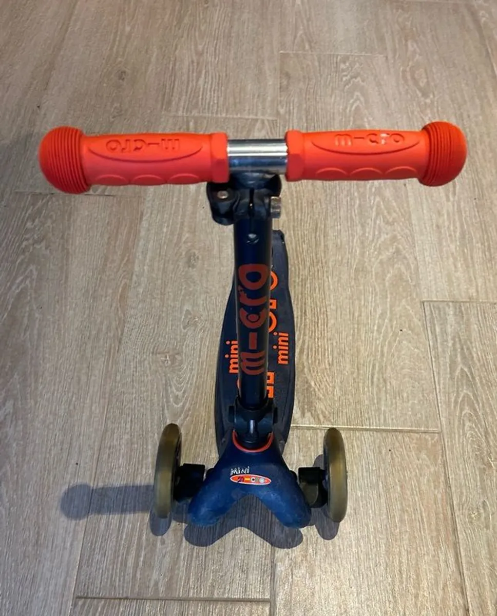Foldable mini micro scooter - Image 1