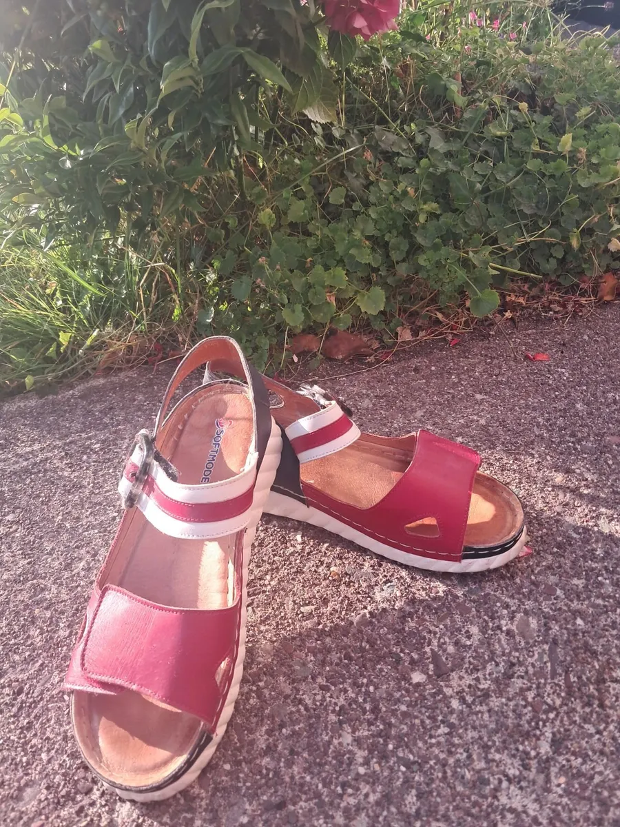SOFTMODE Ladies Nautical Sandals - Image 1