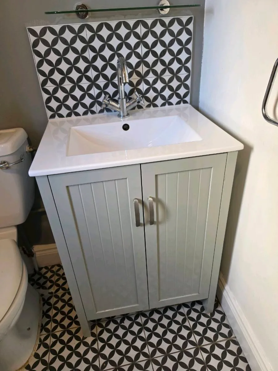 3x Grey bathroom vanity unit with ceramic basin - Image 1