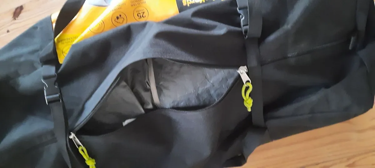 6 person tunnel tent- As new - Image 2