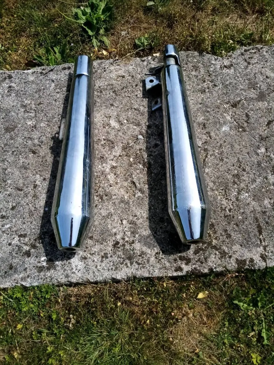 Triumph parts/exhausts - Image 2