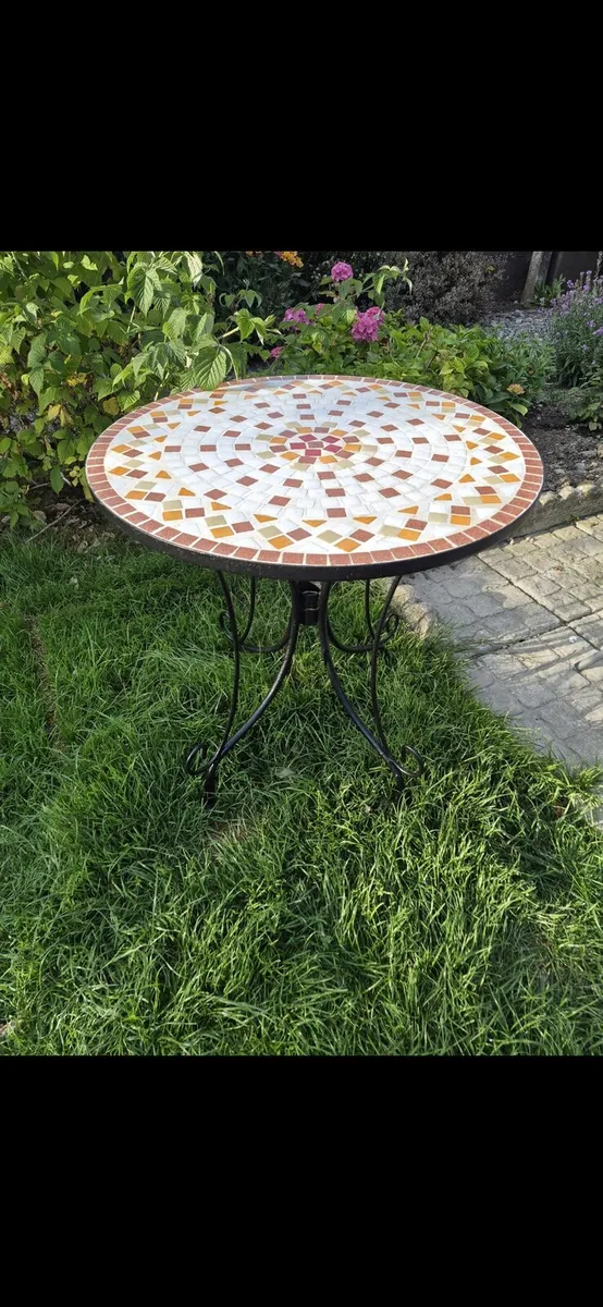 Mosaic garden table - Image 1