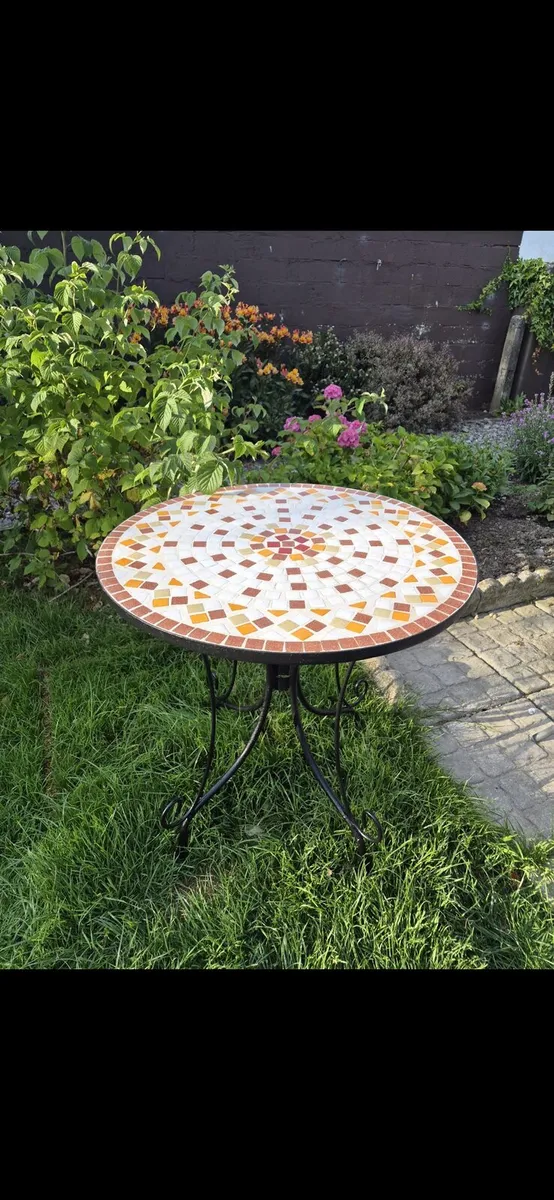 Mosaic garden table - Image 3