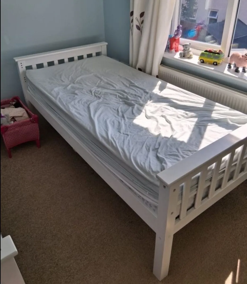 Gorgeous Good Quality White Wooden Single Bed - Image 1