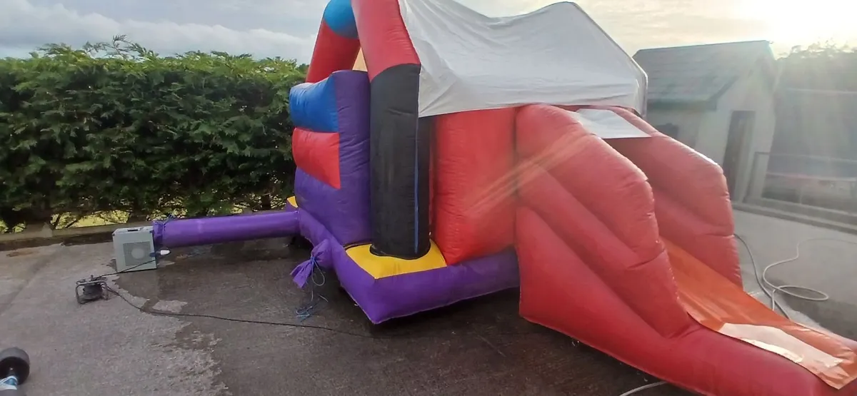 Bouncy castle - Image 3
