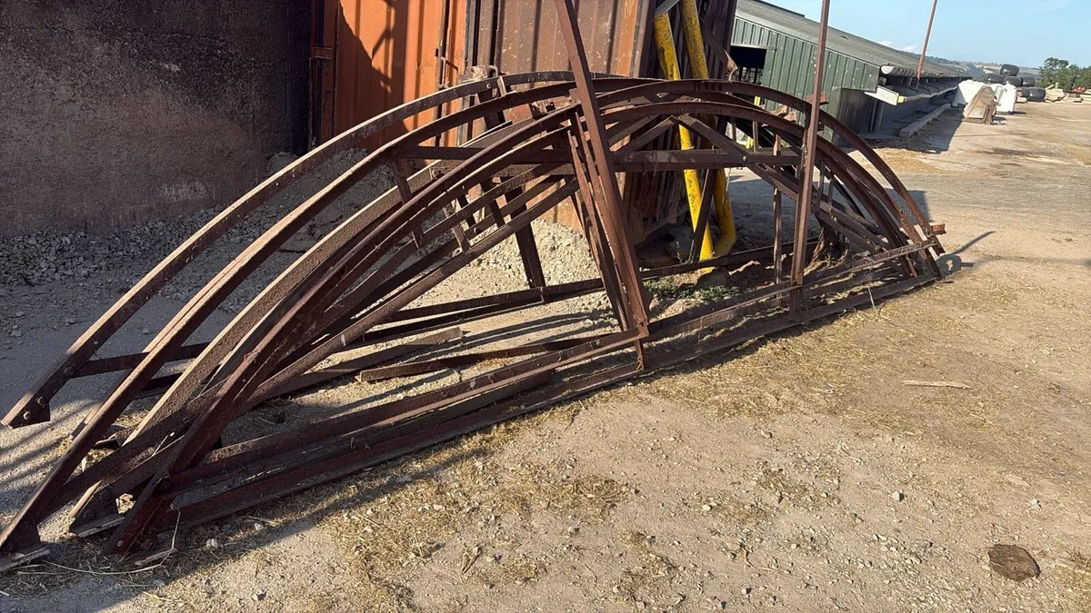 Steel trusses for round roof shed - Image 1