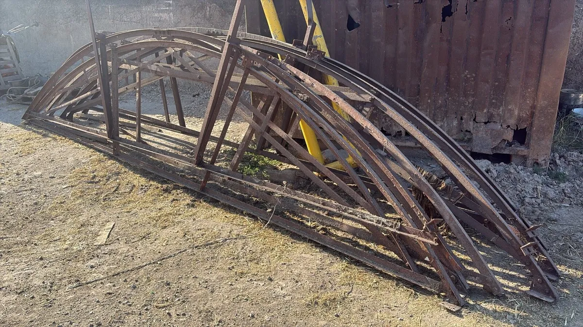 Steel trusses for round roof shed - Image 2