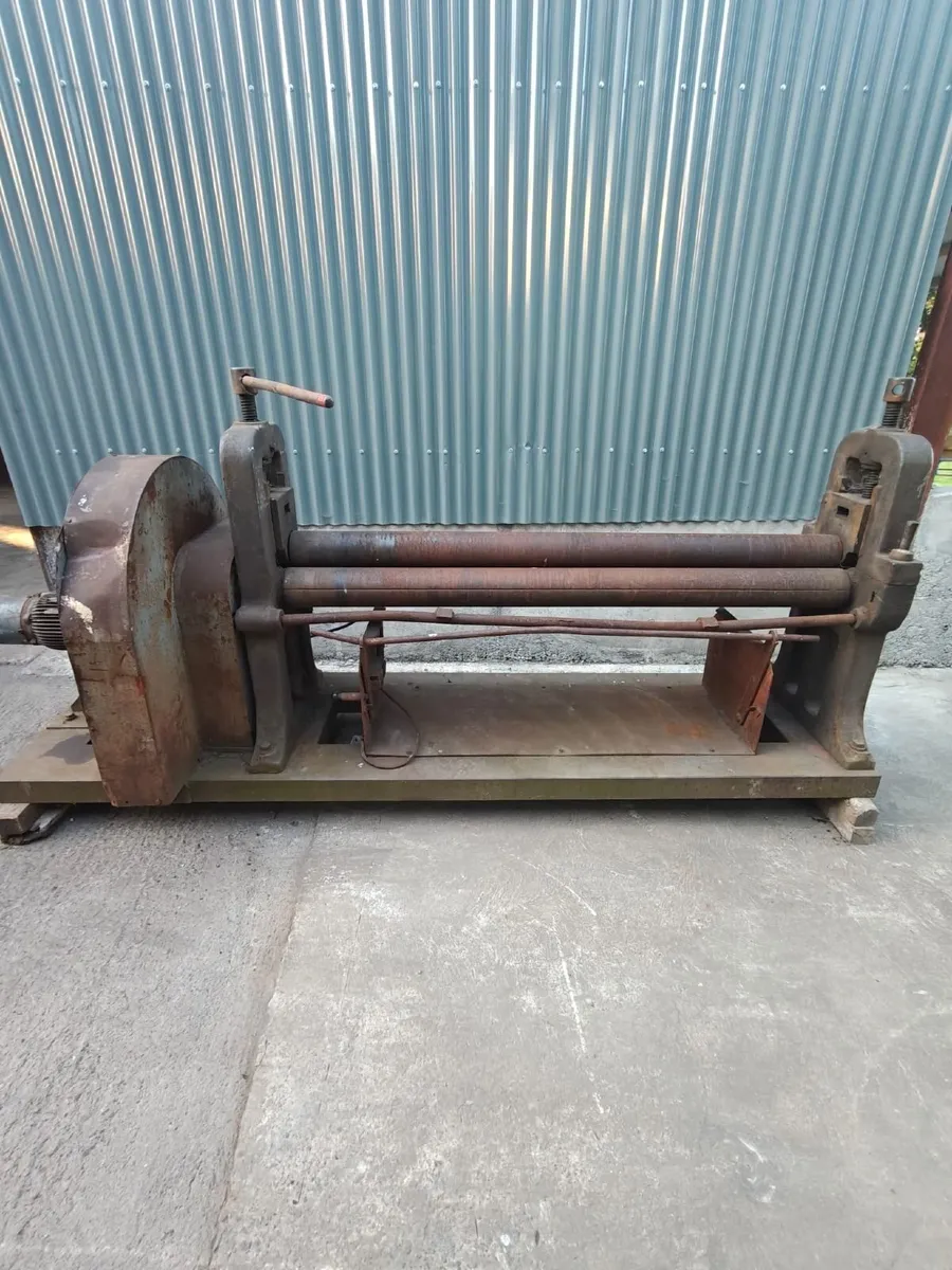 Sheet metal roller - Image 1