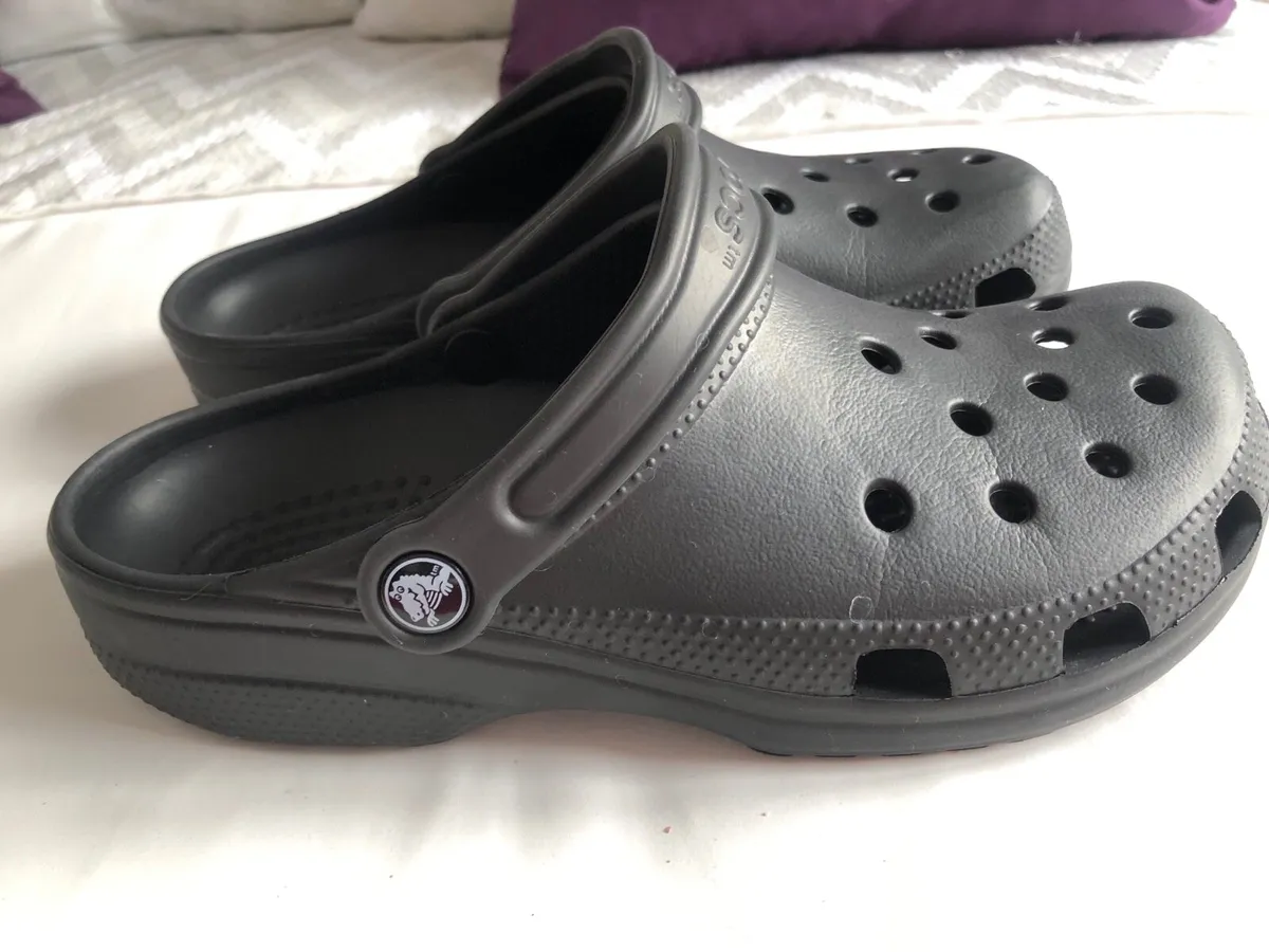 Crocs in Black size 6 - Image 3