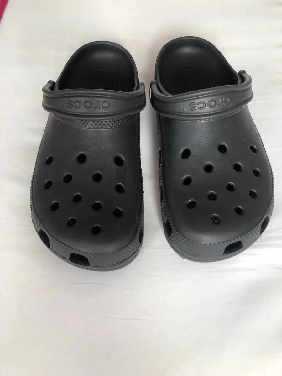 Crocs in Black size 6 - Image 4