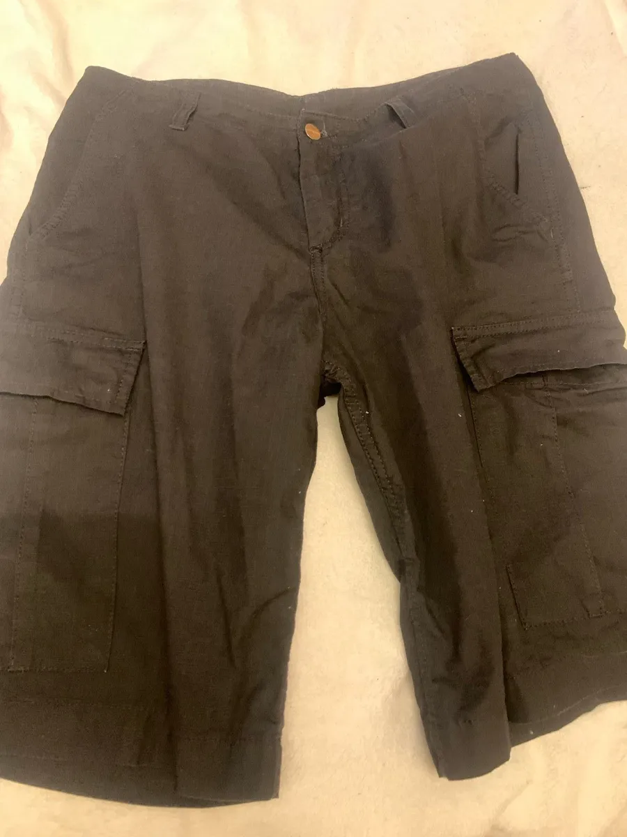 Carhartt short pants  w 32 new - Image 1
