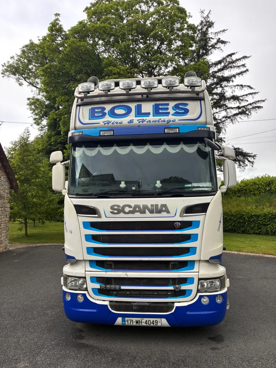 2017 Scania R520 6 x 2 - Image 1