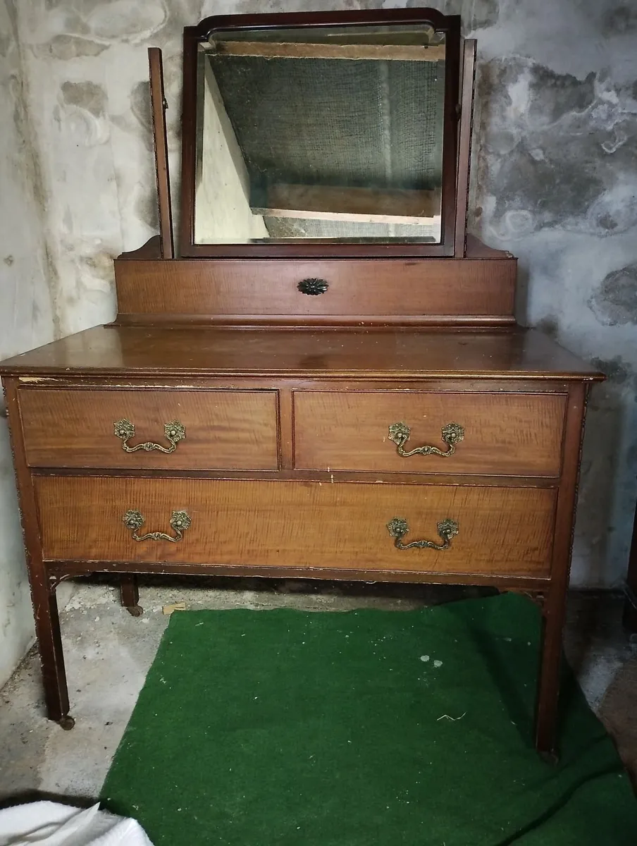 WARDROBES & DRESSING TABLE - Image 3