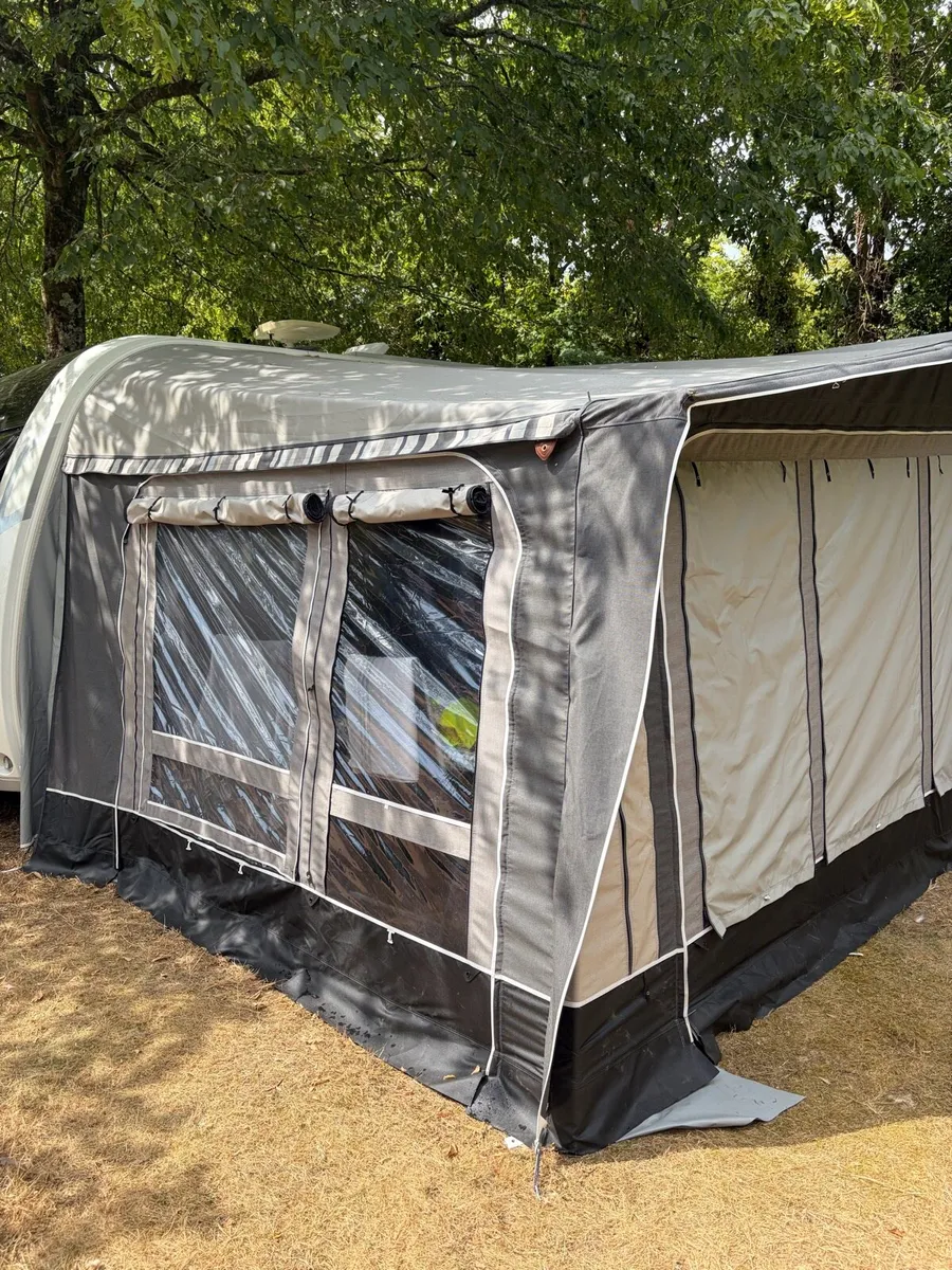 Isabelle awning + carpet - Image 1