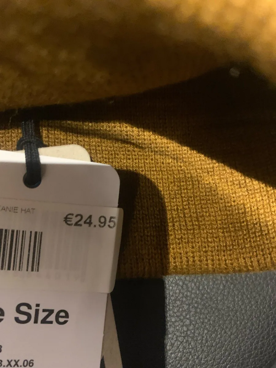Carhartt hat new - Image 2