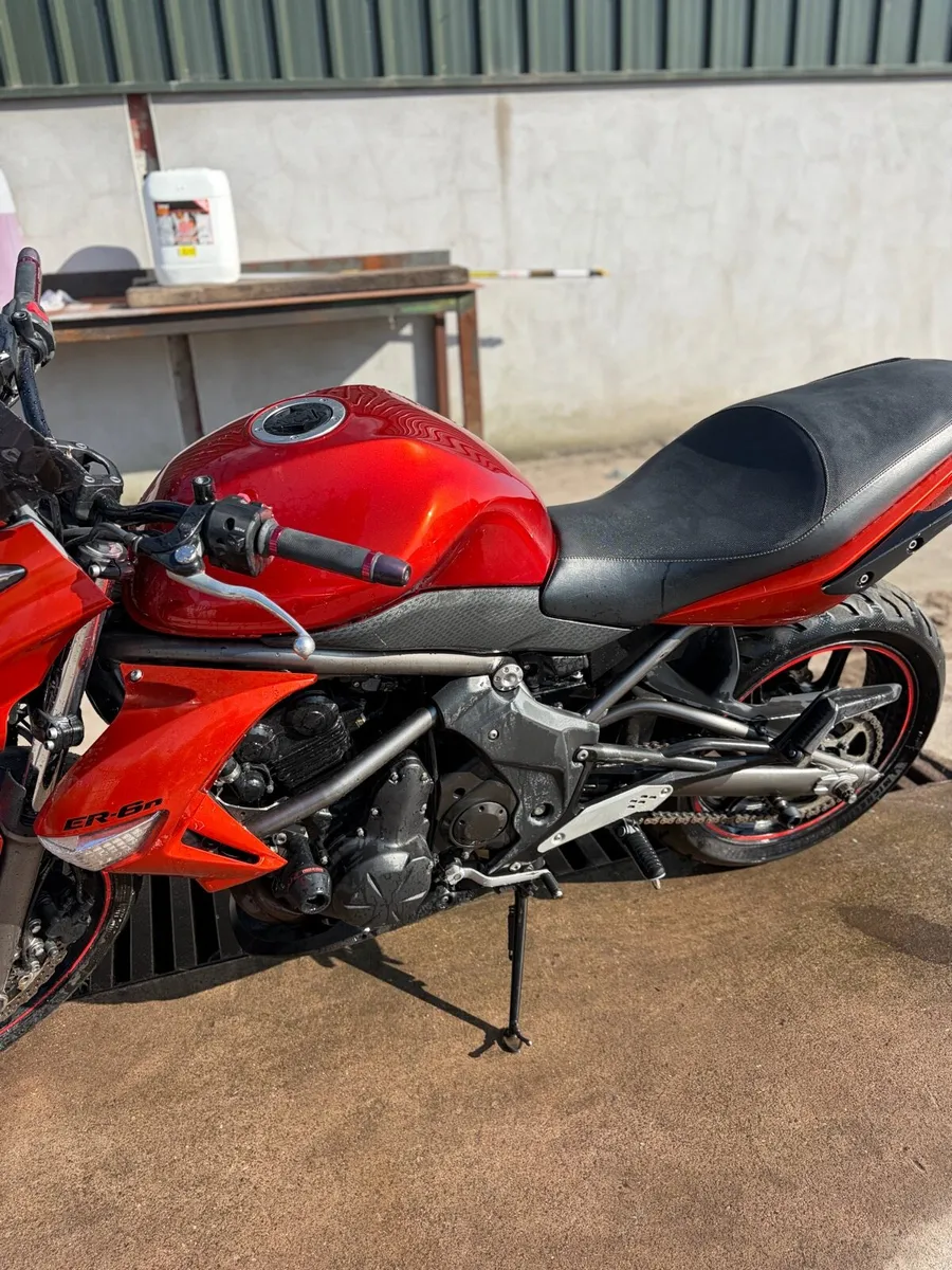 Kawasaki Er-6n EXCELLENT condition - Image 4