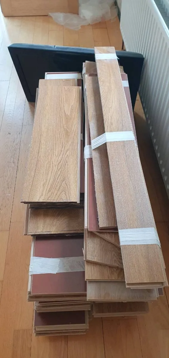Oak 12mm laminate flooring - Image 2