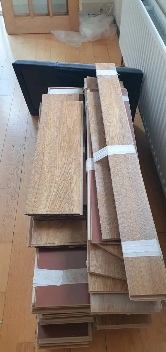 Oak 12mm laminate flooring - Image 3