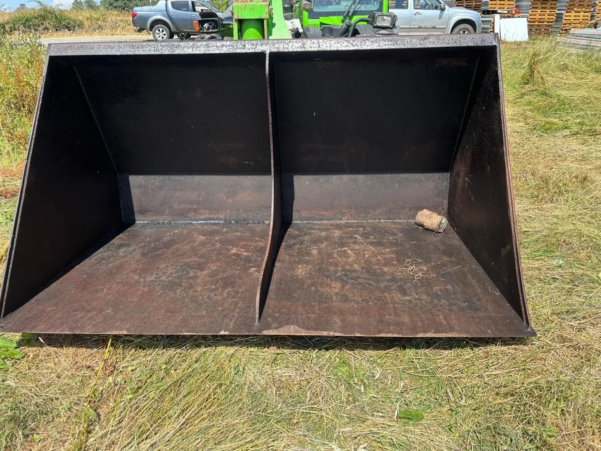JCB 4 in one bucket and grain bucket - Image 1