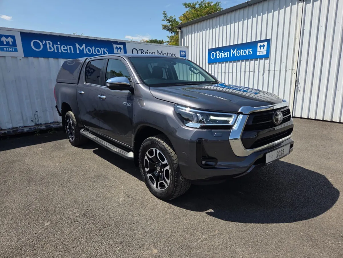 Toyota Hilux INVINCIBLE D-4D 4WD DCB - Image 1
