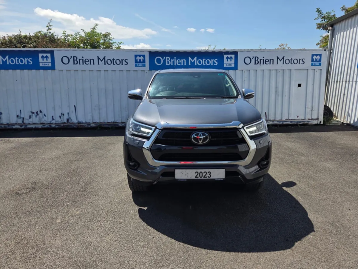 Toyota Hilux INVINCIBLE D-4D 4WD DCB - Image 2