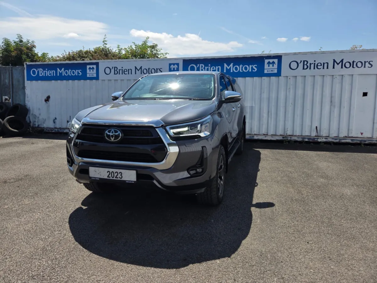 Toyota Hilux INVINCIBLE D-4D 4WD DCB - Image 3