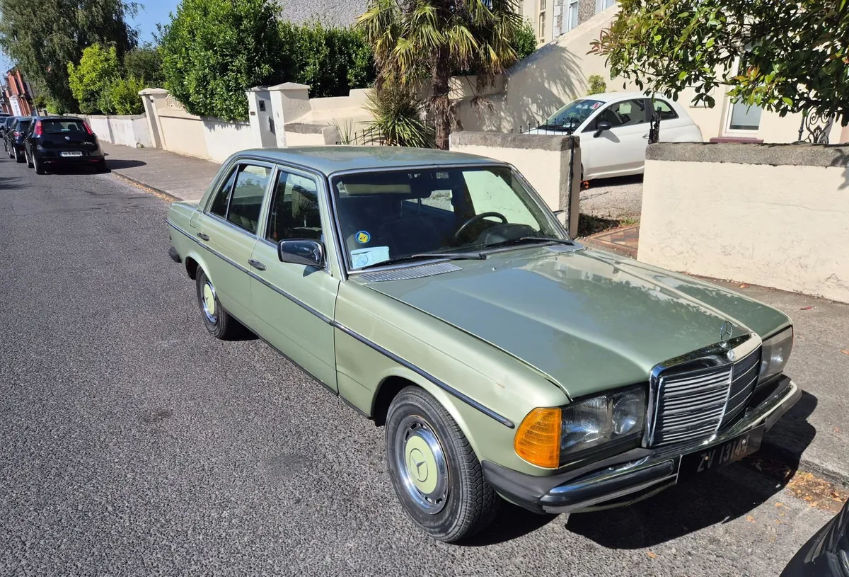 Mercedes-Benz  W123  €2750 - Image 1