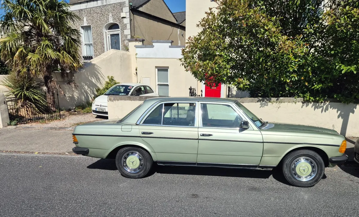 Mercedes-Benz  W123  €2750 - Image 2