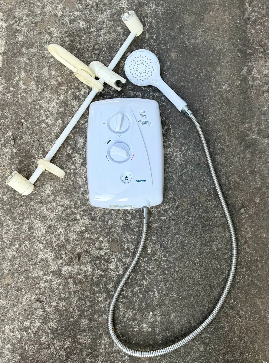 Triton Electric Shower + Shower Rail & Hose