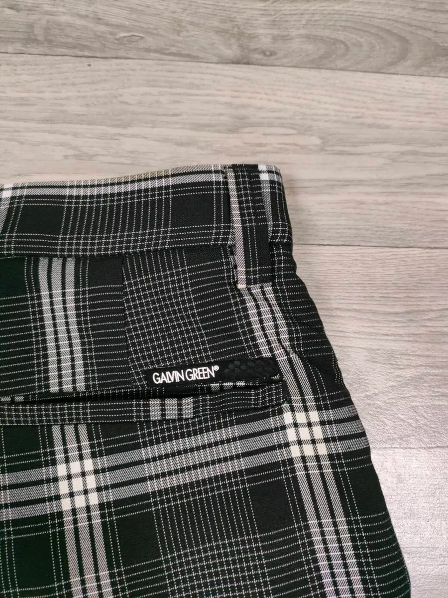 Galvin Green Golf Check Shorts Mens Small W32 - Image 4